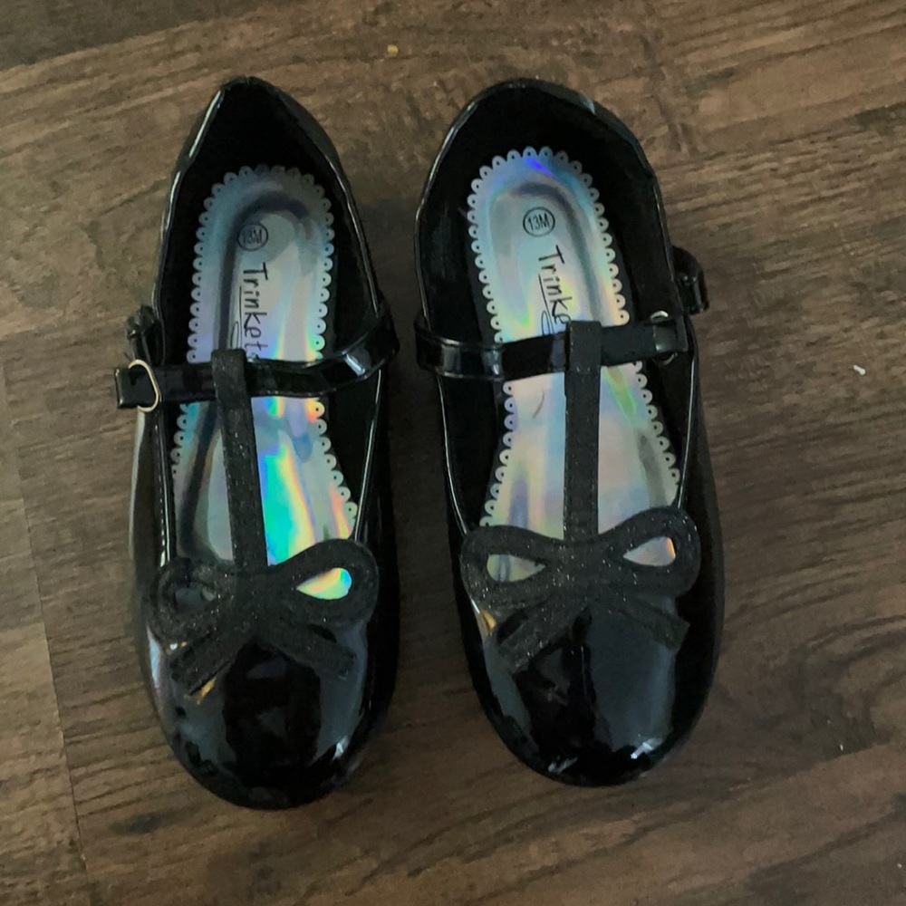 Girls black dress shoe,size 13. Gently used